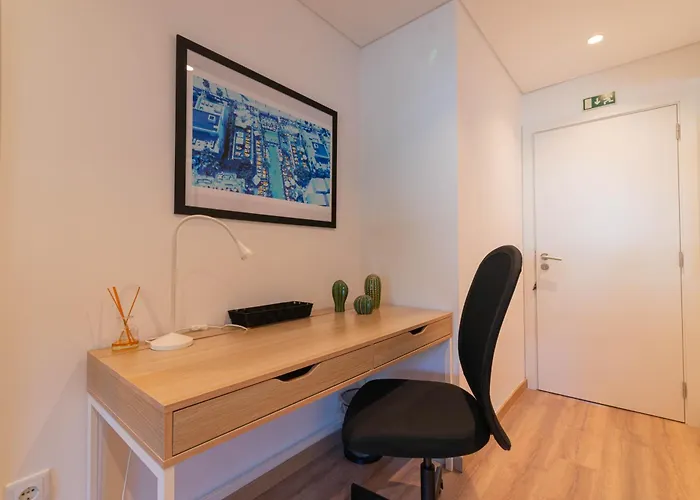 ゲストハウス 7min To Uni Se-velha - Ac - Work Desk - 300mbs Wifi - 3 コインブラ