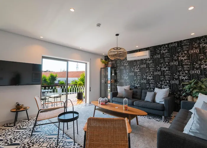 ゲストハウス 7min To Uni Se-velha - Ac - Work Desk - 300mbs Wifi - 3 コインブラ