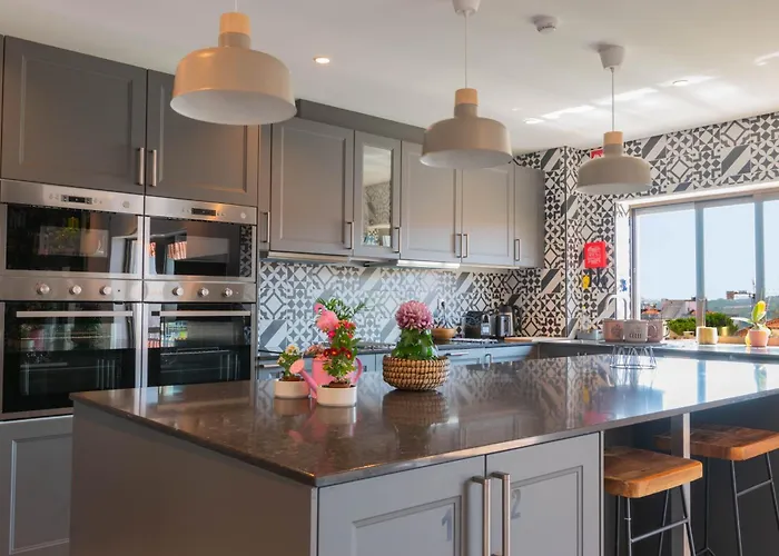 ゲストハウス 7min To Uni Se-velha - Ac - Work Desk - 300mbs Wifi - 3 コインブラ